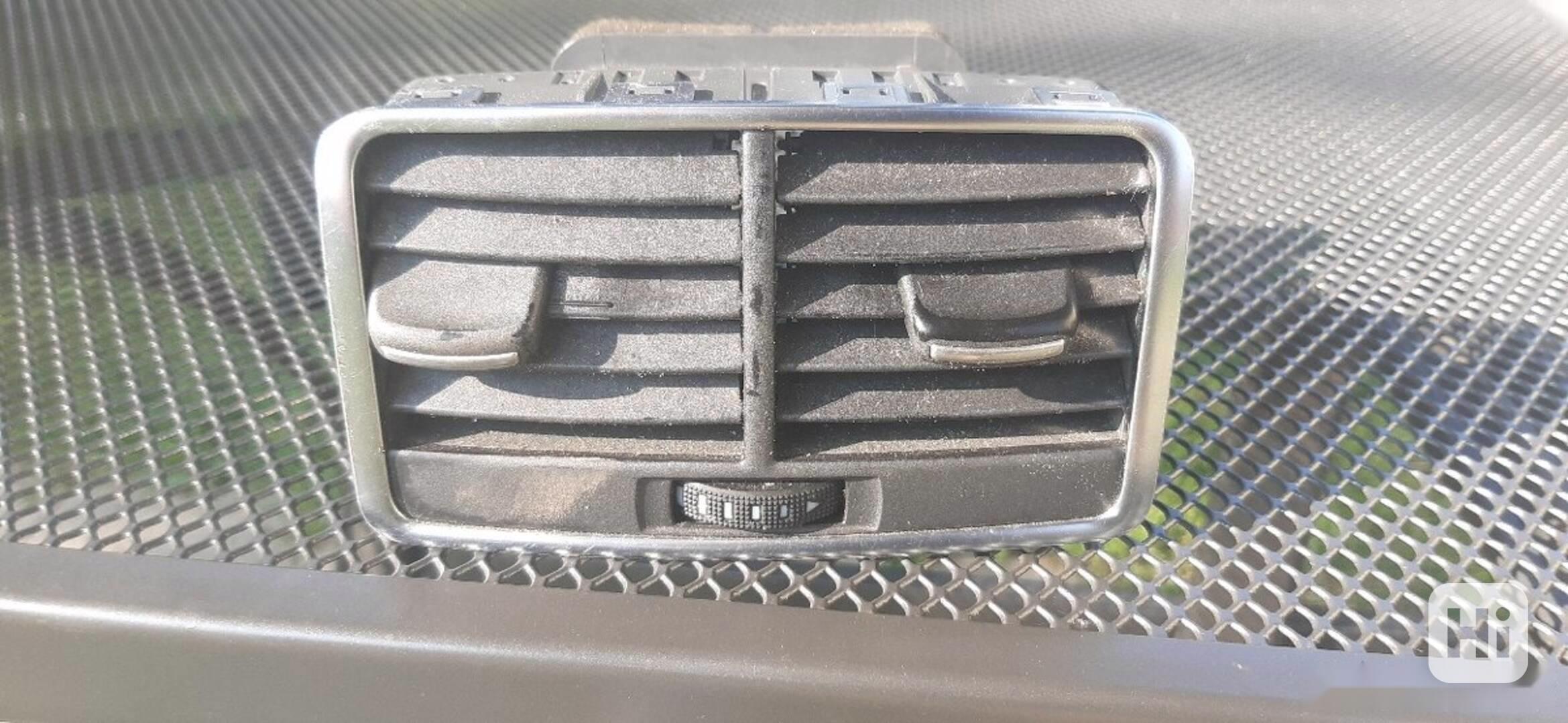 Ofukovač uprostřed / vzadu 4F0819203B Audi A6 - foto 1