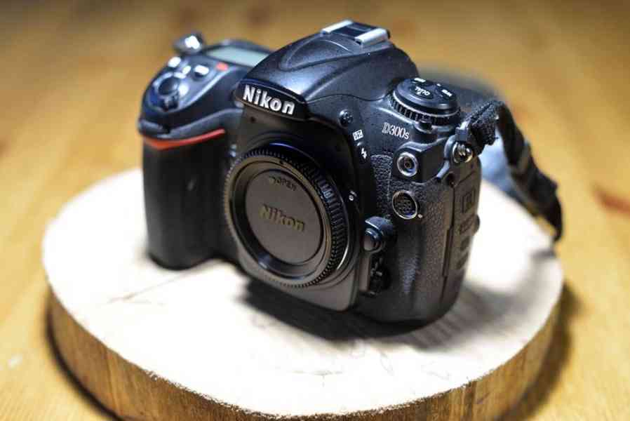 Nikon D300s + objektivy + batoh Naneu Adventure K4L - foto 3