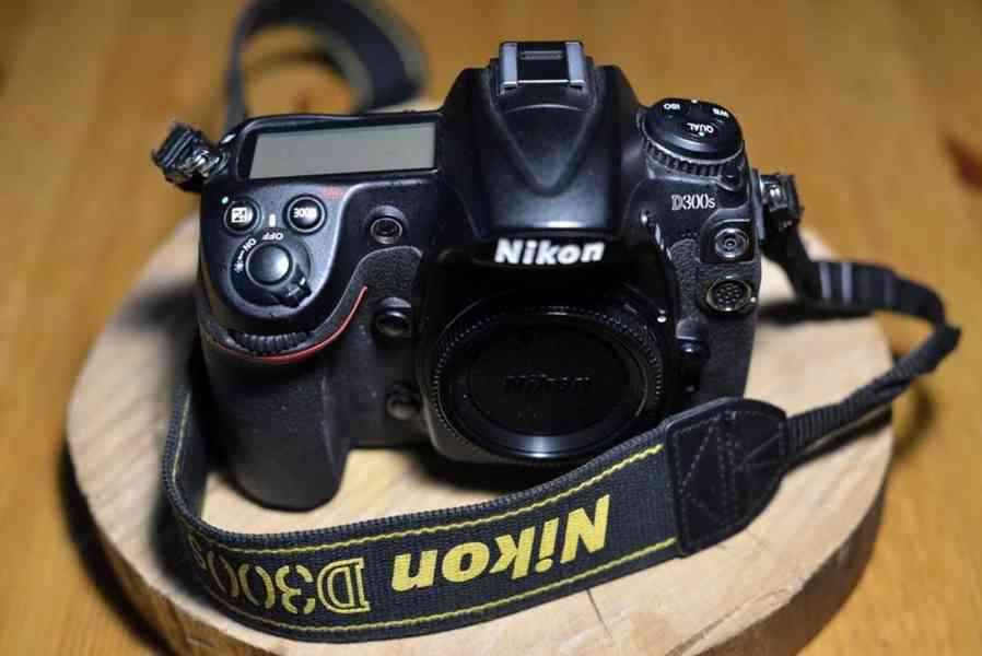 Nikon D300s + objektivy + batoh Naneu Adventure K4L - foto 1