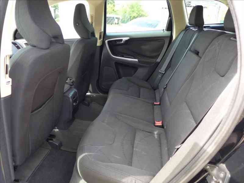 Volvo XC60 2,0 D 5ti válec, 1.MAJITEL - foto 6