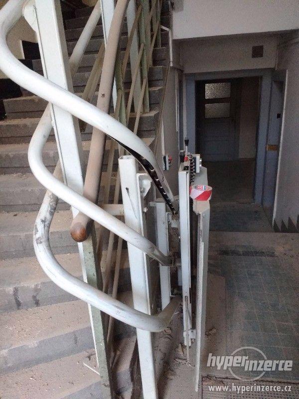 Plošina pro invalidy na schodiště - foto 1