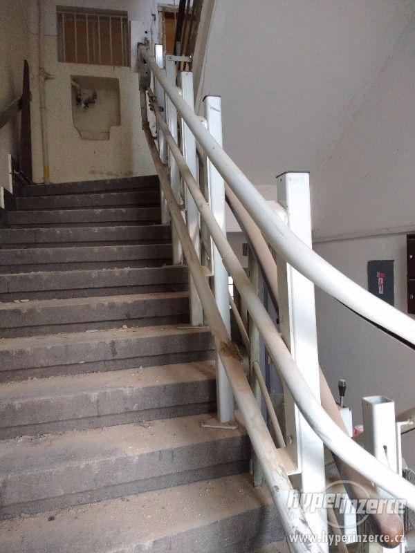 Plošina pro invalidy na schodiště - foto 8