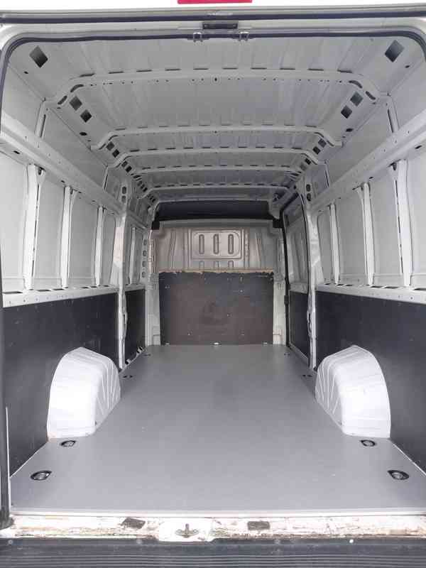 Půjčovna dodávek nabízí Peugeot Boxer L4H2 - foto 4