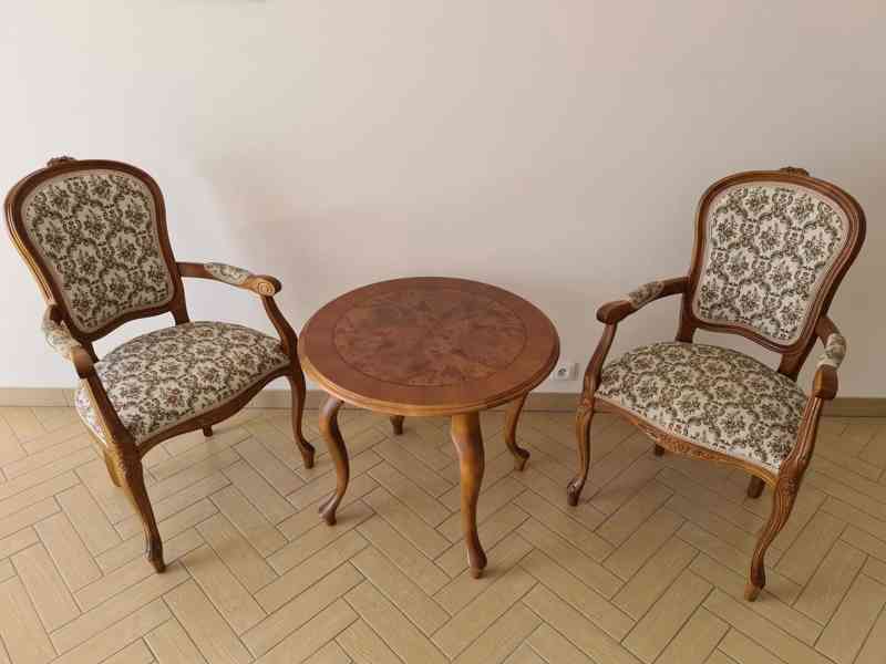 Starožitný stoleček se 2 židlemi (ASTO) - foto 1