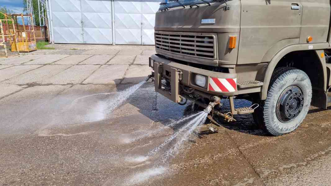 Kropička - Kropící vůz Liaz - foto 2
