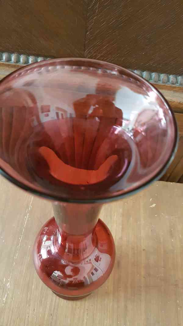 Skleněná váza z rubínového skla, Borocrystal - foto 2