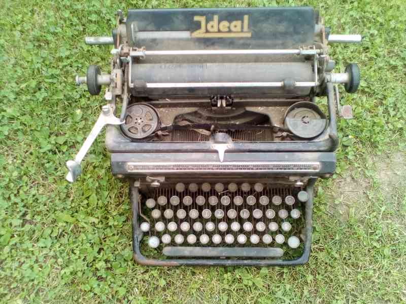 Idál (starý psací stroj) - foto 1