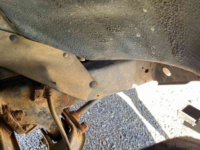 Nissan Navara 2,5   pick up - foto 15