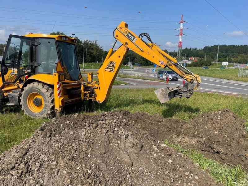 Výkopové a zemní práce traktor-bagrem JCB 3CX - foto 5