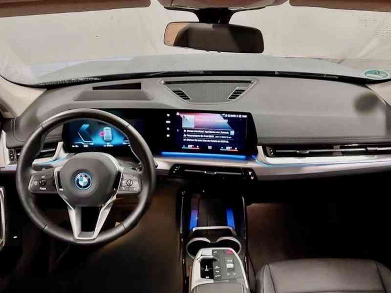 BMW iX1 xDrive 30, HeadUp, el.Sed, 360°, Ad. LED, KeyLess - foto 3