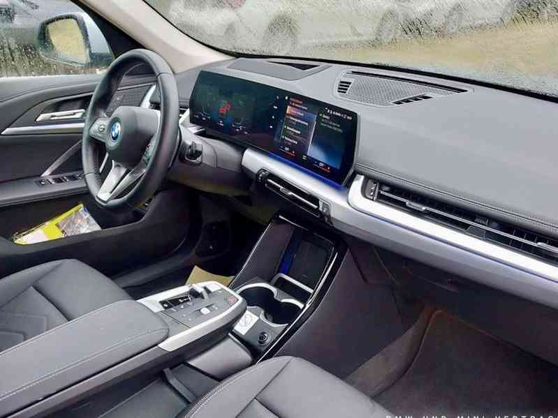 BMW iX1 xDrive 30, HeadUp, el.Sed, 360°, Ad. LED, KeyLess - foto 4