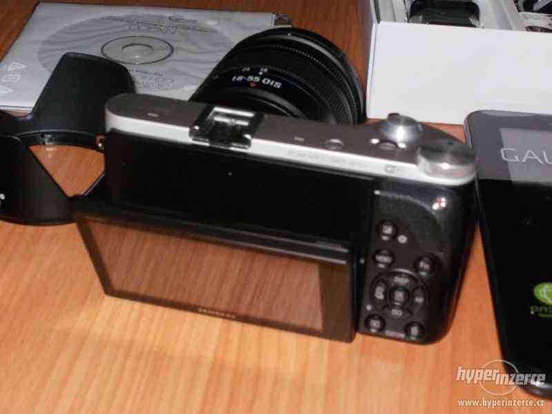 SAMSUNG EV-NX300ZBSTCZ + tablet P3110 - foto 7