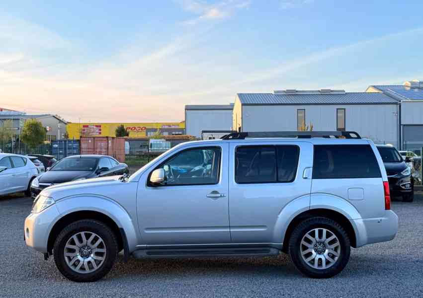 Nissan Pathfinder 2.5 dCi LE 140kw - foto 11