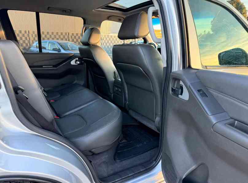 Nissan Pathfinder 2.5 dCi LE 140kw - foto 8