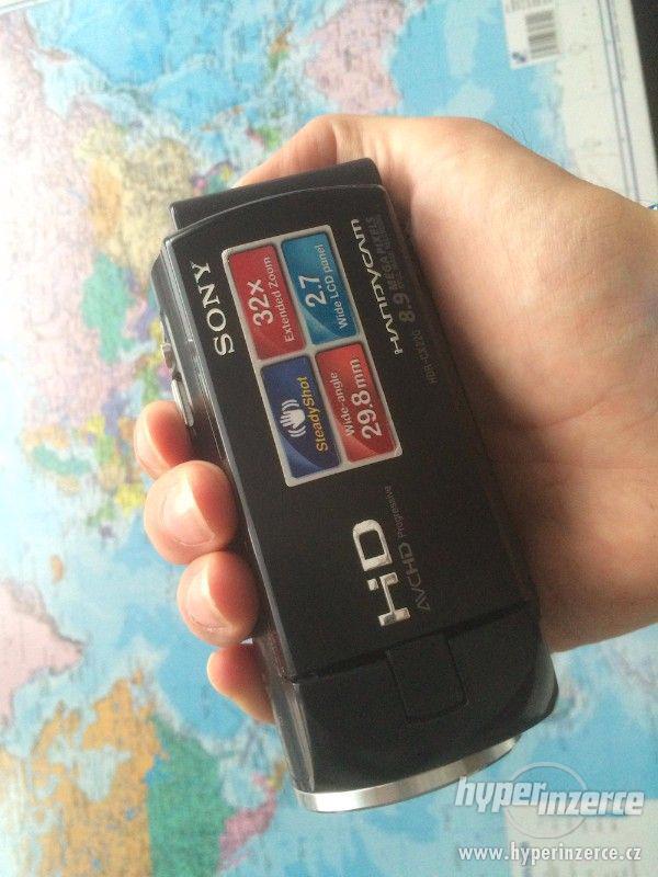 Sony HDR-CX220E Full HD 32xZoom a otočný displej 360 - foto 4