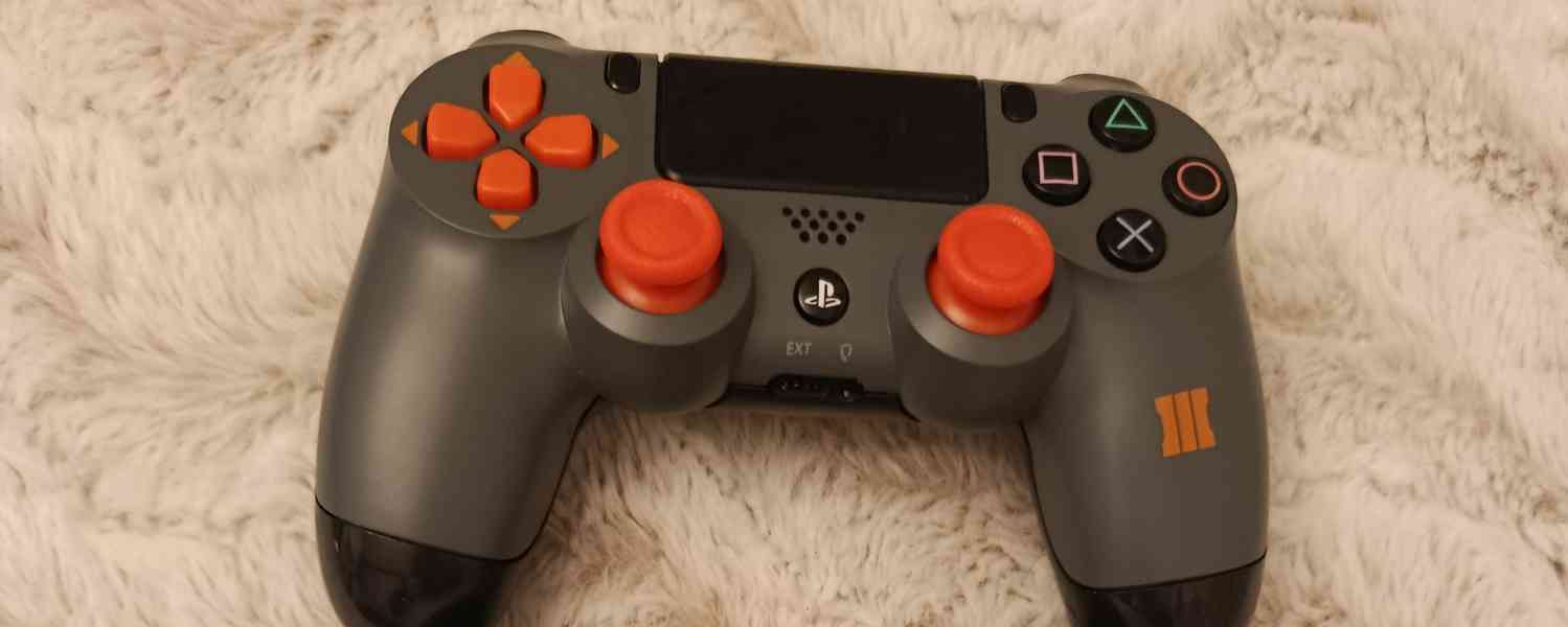 PS4 ovladač V1 originál.. cena 900kč. - foto 1