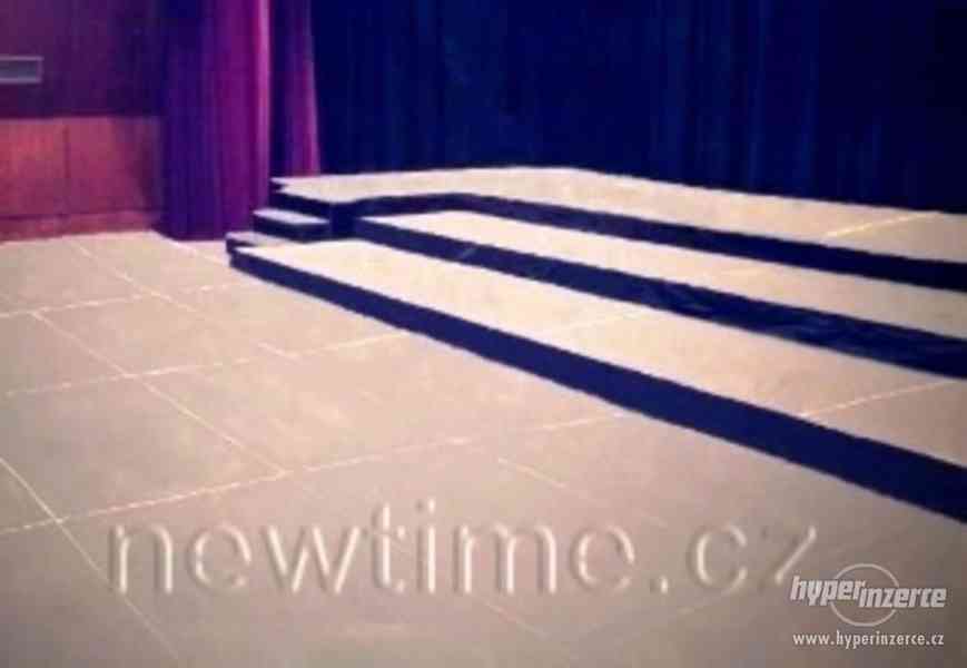 Mobilní podium, mobilní tribuny, mobilní taneční parket - foto 13