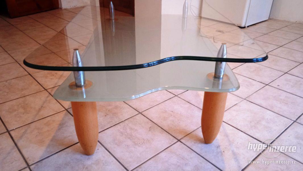 Prodám luxusní konferenční stolek, masivní +mléčné sklo - foto 3