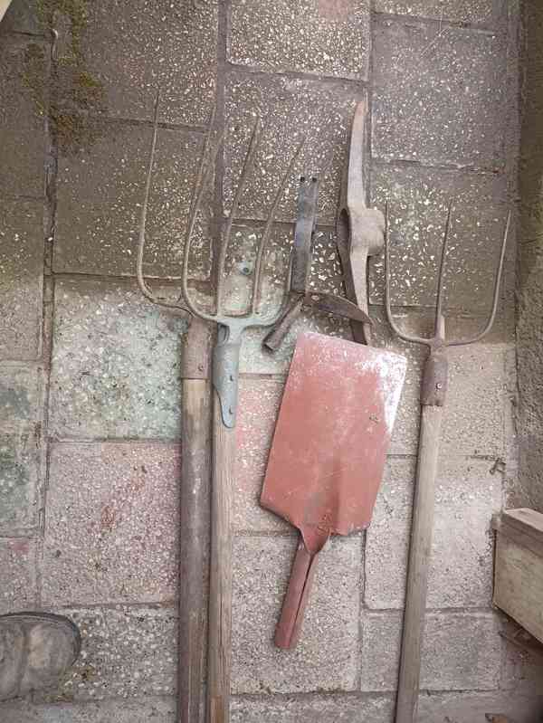 Stará kosa,vidle,rýč,krompáč dle foto - foto 2