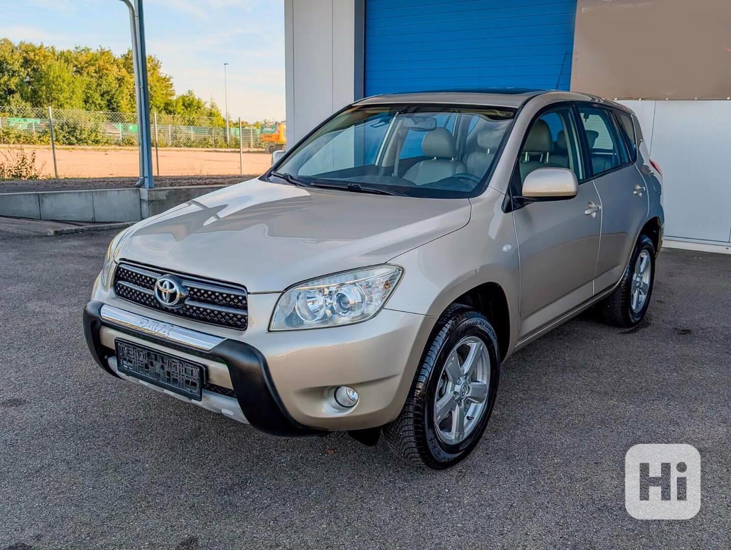 Toyota RAV 4 2.0i 4x4 Executive benzín 112kw - foto 1