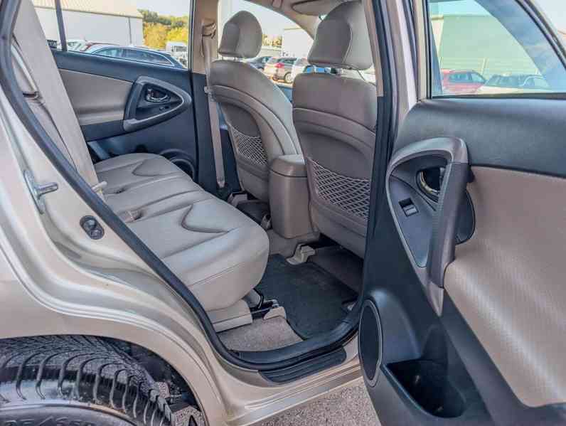 Toyota RAV 4 2.0i 4x4 Executive benzín 112kw - foto 16