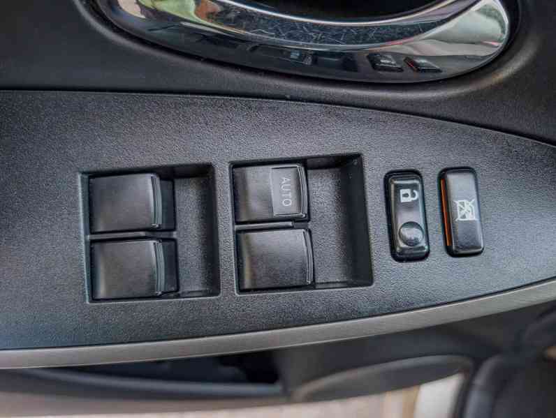 Toyota RAV 4 2.0i 4x4 Executive benzín 112kw - foto 12