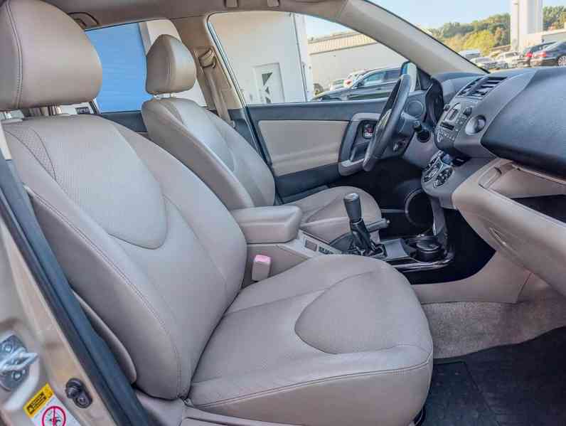 Toyota RAV 4 2.0i 4x4 Executive benzín 112kw - foto 6
