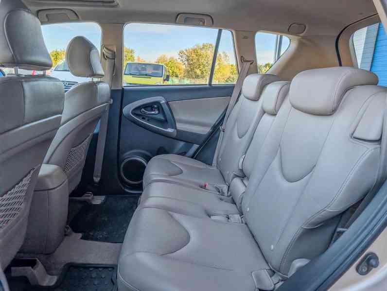 Toyota RAV 4 2.0i 4x4 Executive benzín 112kw - foto 2