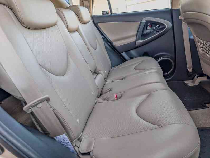 Toyota RAV 4 2.0i 4x4 Executive benzín 112kw - foto 11