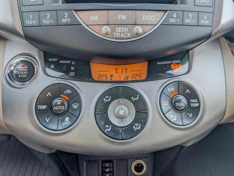 Toyota RAV 4 2.0i 4x4 Executive benzín 112kw - foto 26