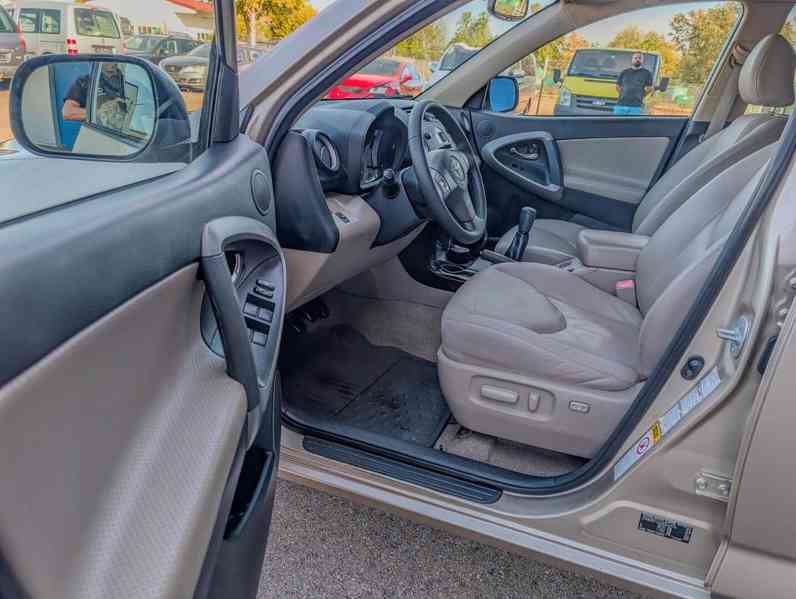 Toyota RAV 4 2.0i 4x4 Executive benzín 112kw - foto 25