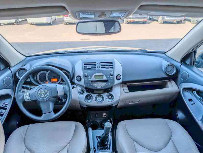 Toyota RAV 4 2.0i 4x4 Executive benzín 112kw - foto 8
