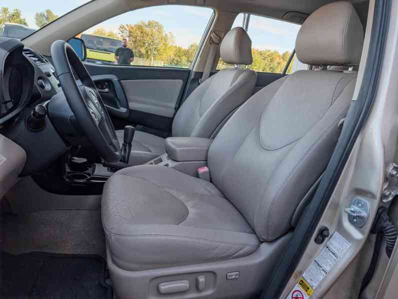 Toyota RAV 4 2.0i 4x4 Executive benzín 112kw - foto 19