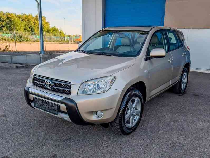 Toyota RAV 4 2.0i 4x4 Executive benzín 112kw - foto 1