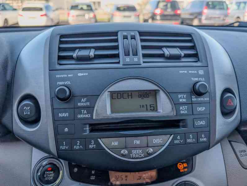 Toyota RAV 4 2.0i 4x4 Executive benzín 112kw - foto 20