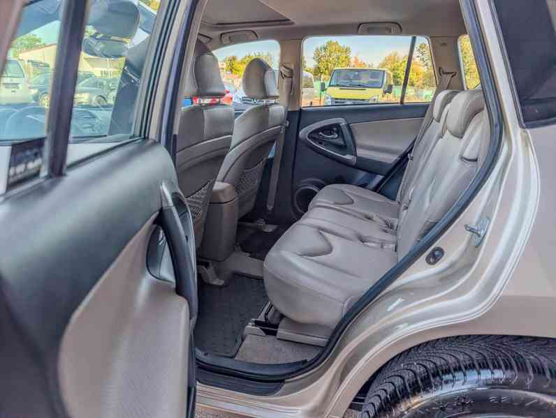 Toyota RAV 4 2.0i 4x4 Executive benzín 112kw - foto 9
