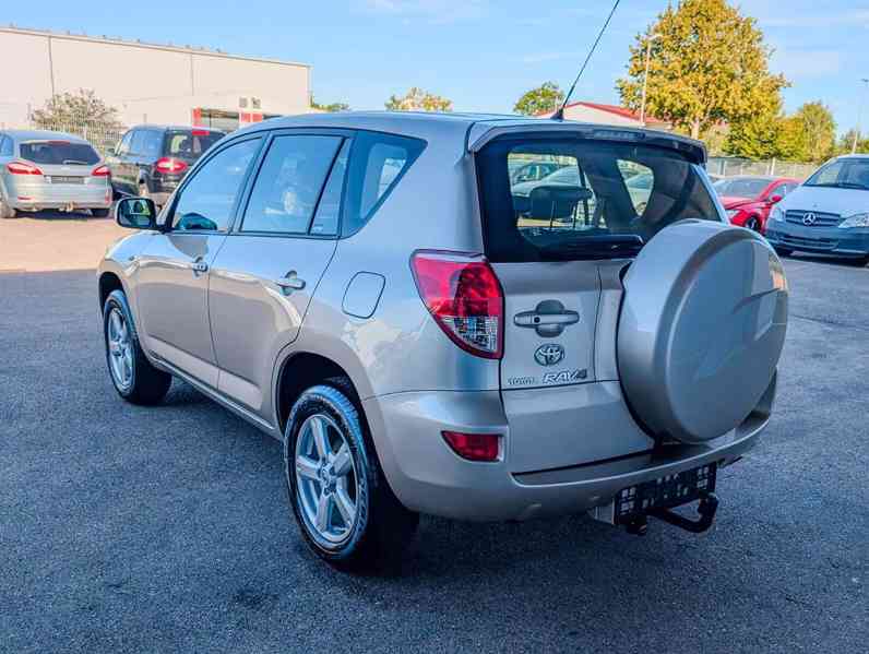 Toyota RAV 4 2.0i 4x4 Executive benzín 112kw - foto 3