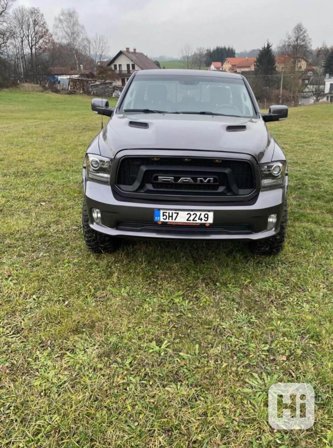 Prodám Dodge Ram 1500 sport 5,7 Hemi - foto 1
