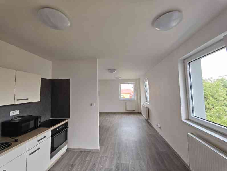 Pronájem bytu 1+kk 49 m², Pardubice - Zelené Předměstí - foto 2
