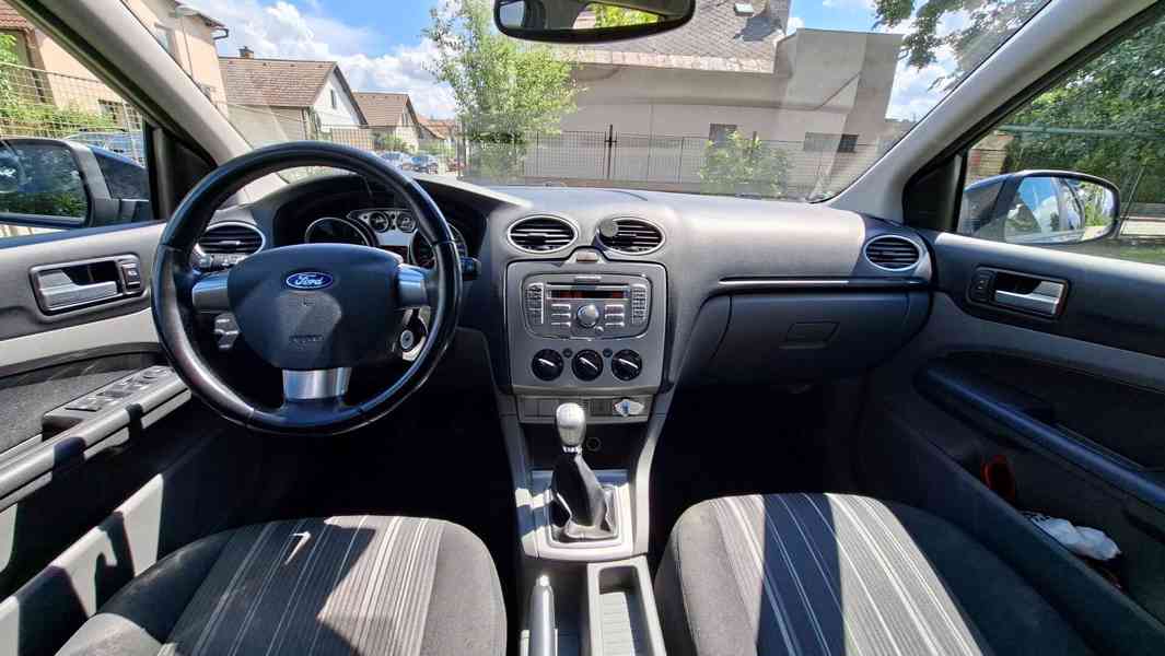 Ford Focus 1.6i 74kW kombi - foto 19