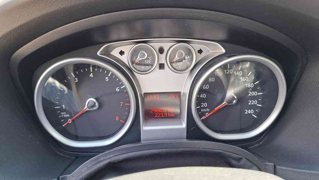 Ford Focus 1.6i 74kW kombi - foto 16