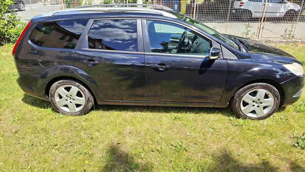 Ford Focus 1.6i 74kW kombi - foto 5