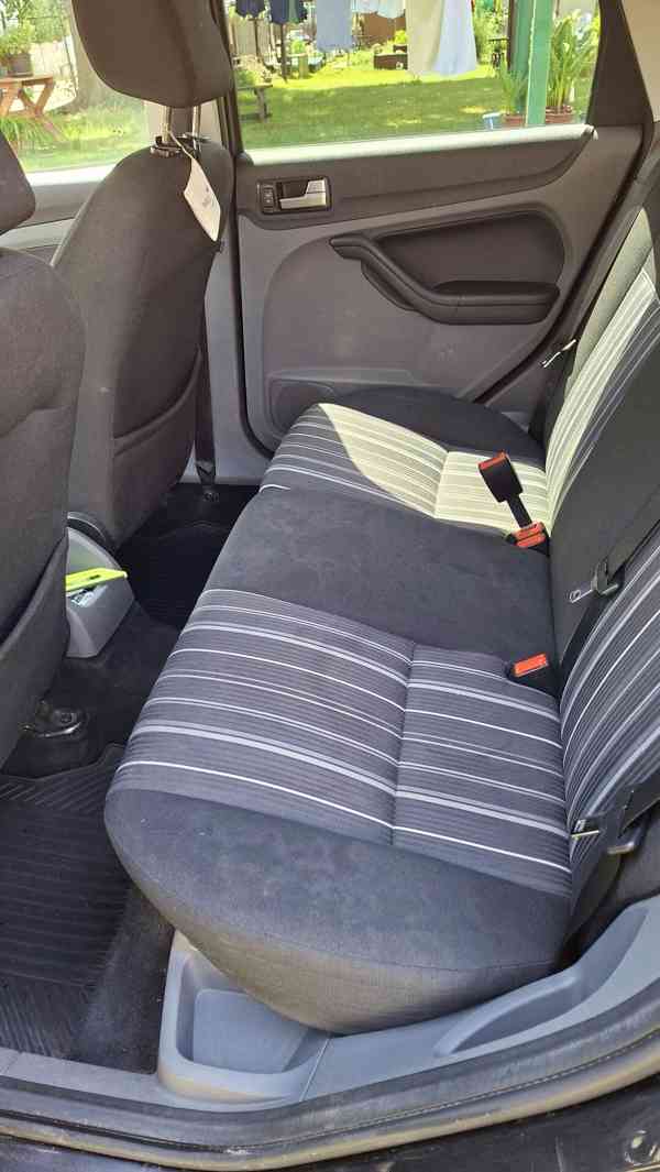 Ford Focus 1.6i 74kW kombi - foto 14