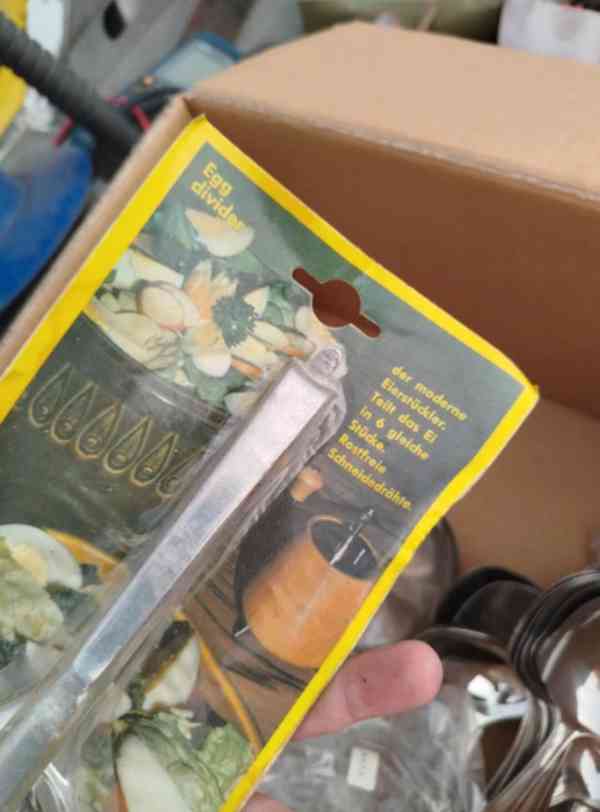 Příbory a jiné kuchyňské vybavení - foto 2