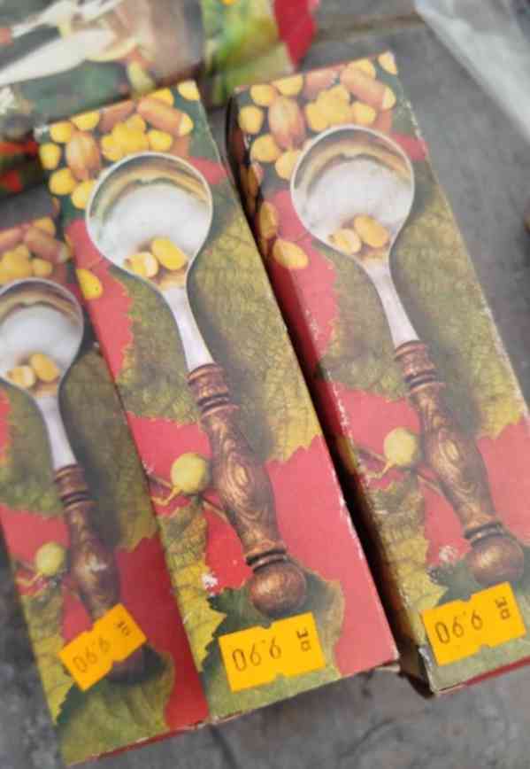 Příbory a jiné kuchyňské vybavení - foto 5