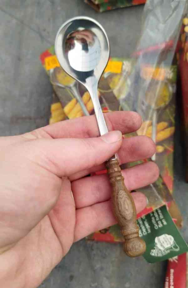 Příbory a jiné kuchyňské vybavení - foto 8