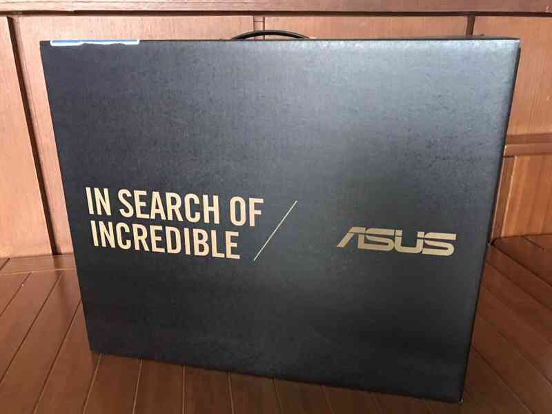 ASUS Zenbook 17 Fold OLED - foto 1