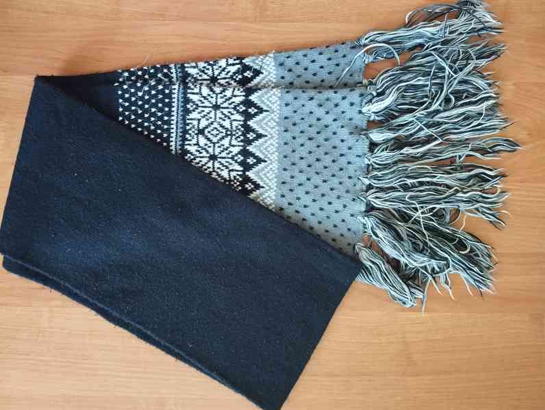 Mix zimního oblečení: šály, rukavice, čelenka - foto 5