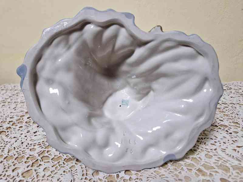 Hezká porcelánová plastika Žena Dívka v šatech Royal Dux - foto 8