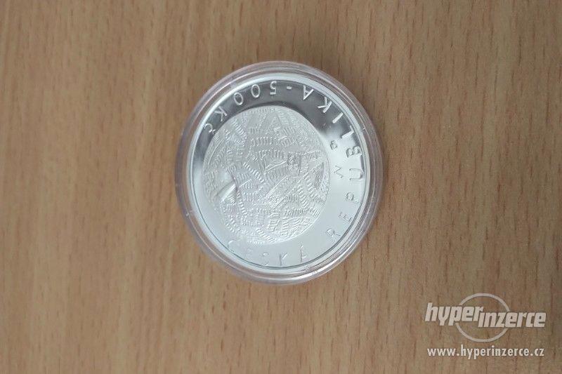 Pamětní stříbrná minci vydanou k 100.výročí nar. Jiří Kolář - foto 2